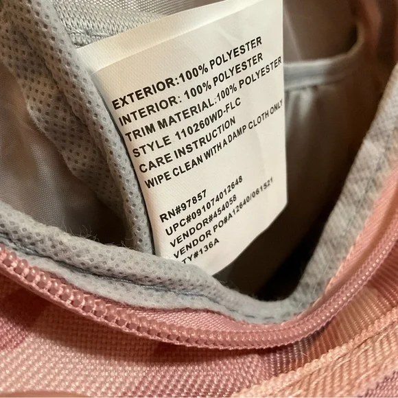 East sports pink camo very roomie backpack. Withpadded straps n strap to hang up - Picture 3 of 5